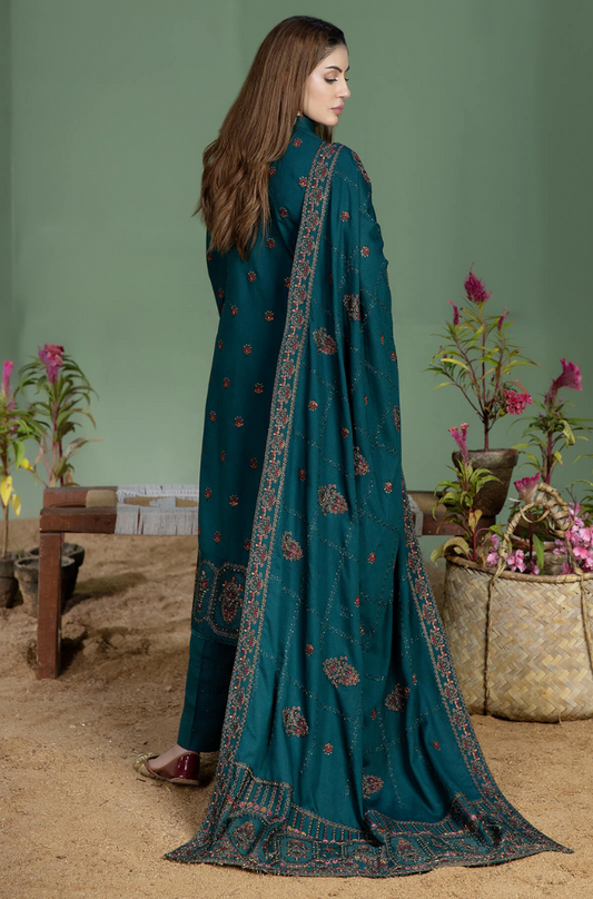 A green suit featuring intricate embroidery and a paisley pattern, showcasing elegance and craftsmanship.
