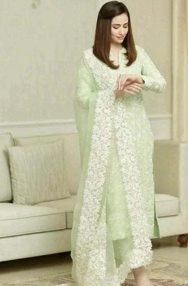 Bareeze - 3PC Lawn Embroidered Suit - FFU0226