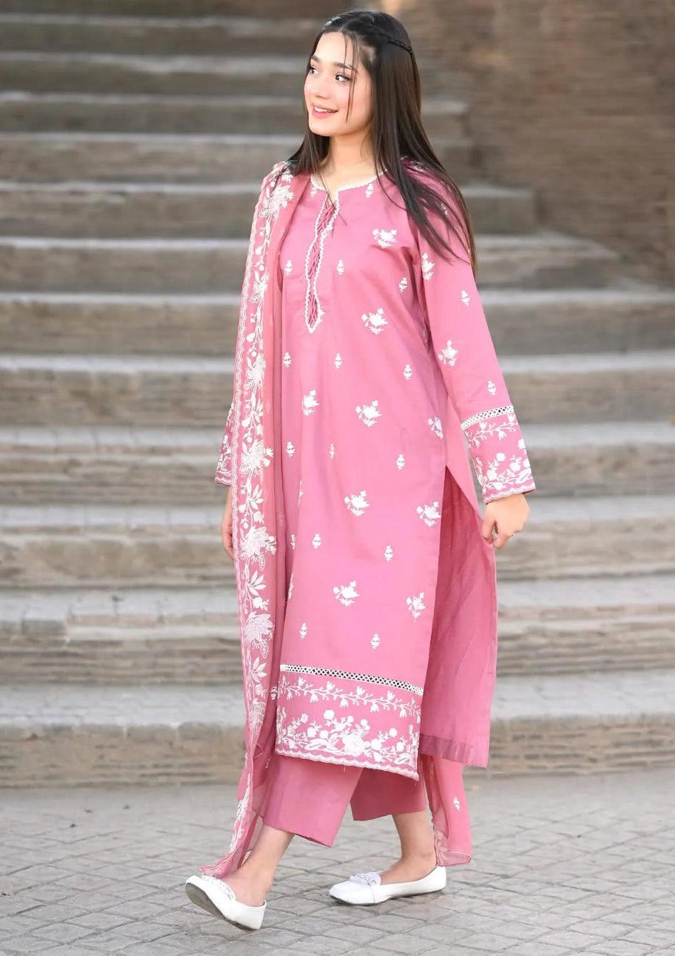 Pink Delight Embraided 3pec Lawn FFU0197